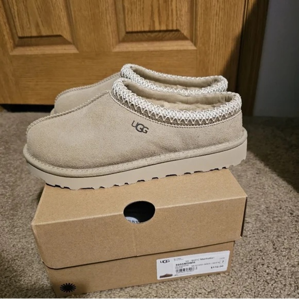 UGG Tasman Slipper Sand